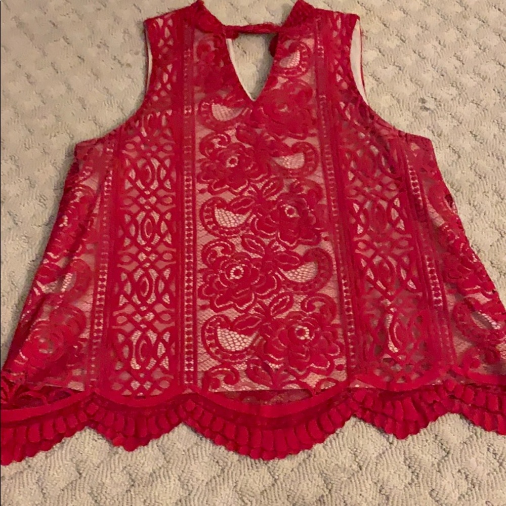 🎄 Perfect Holiday Lace Top 🎄